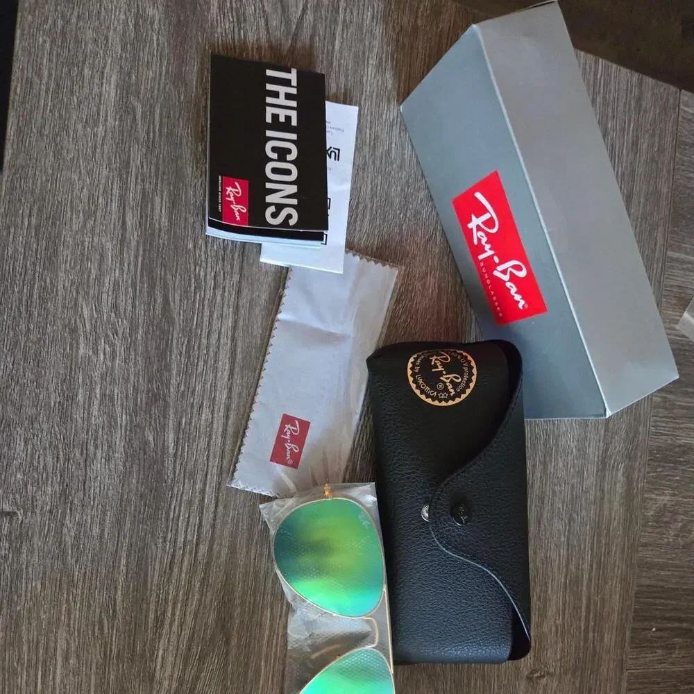 These are ray ban rb3025 aviator